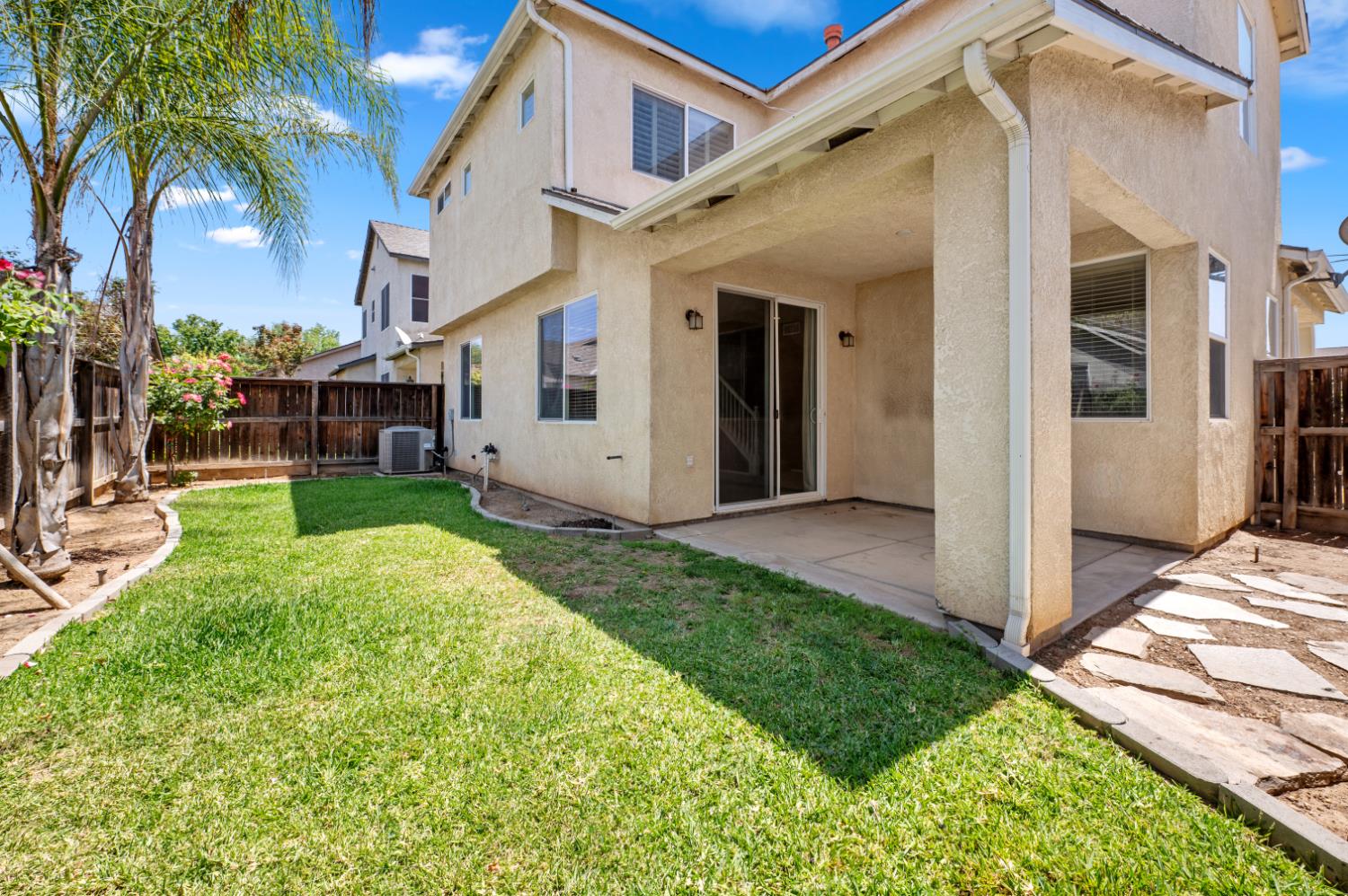 5621 N Citrus Ln, Fresno, CA 93711