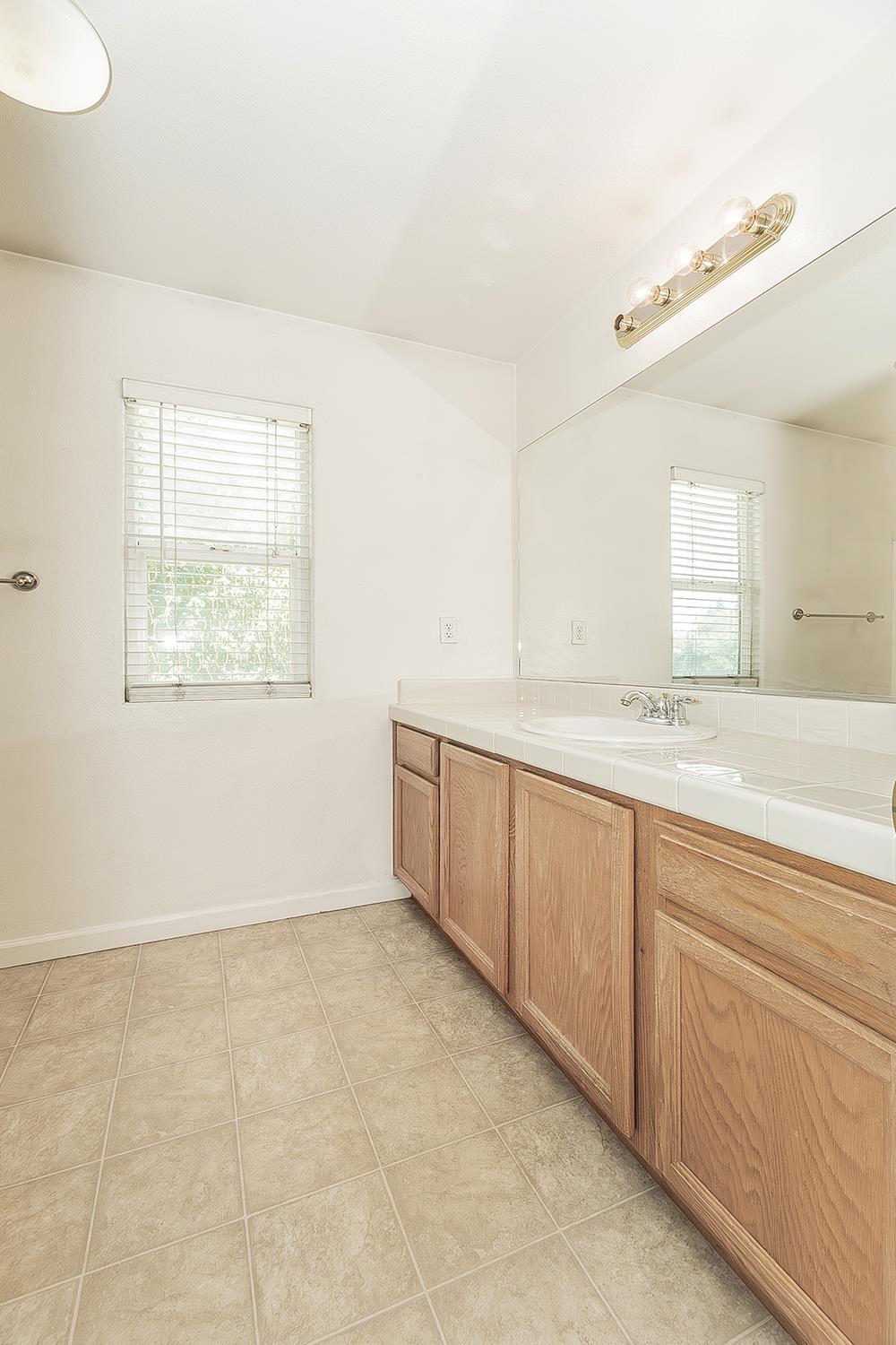 1948 Austin Ave, Clovis, CA 93611