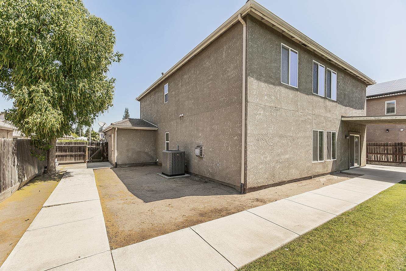 1948 Austin Ave, Clovis, CA 93611