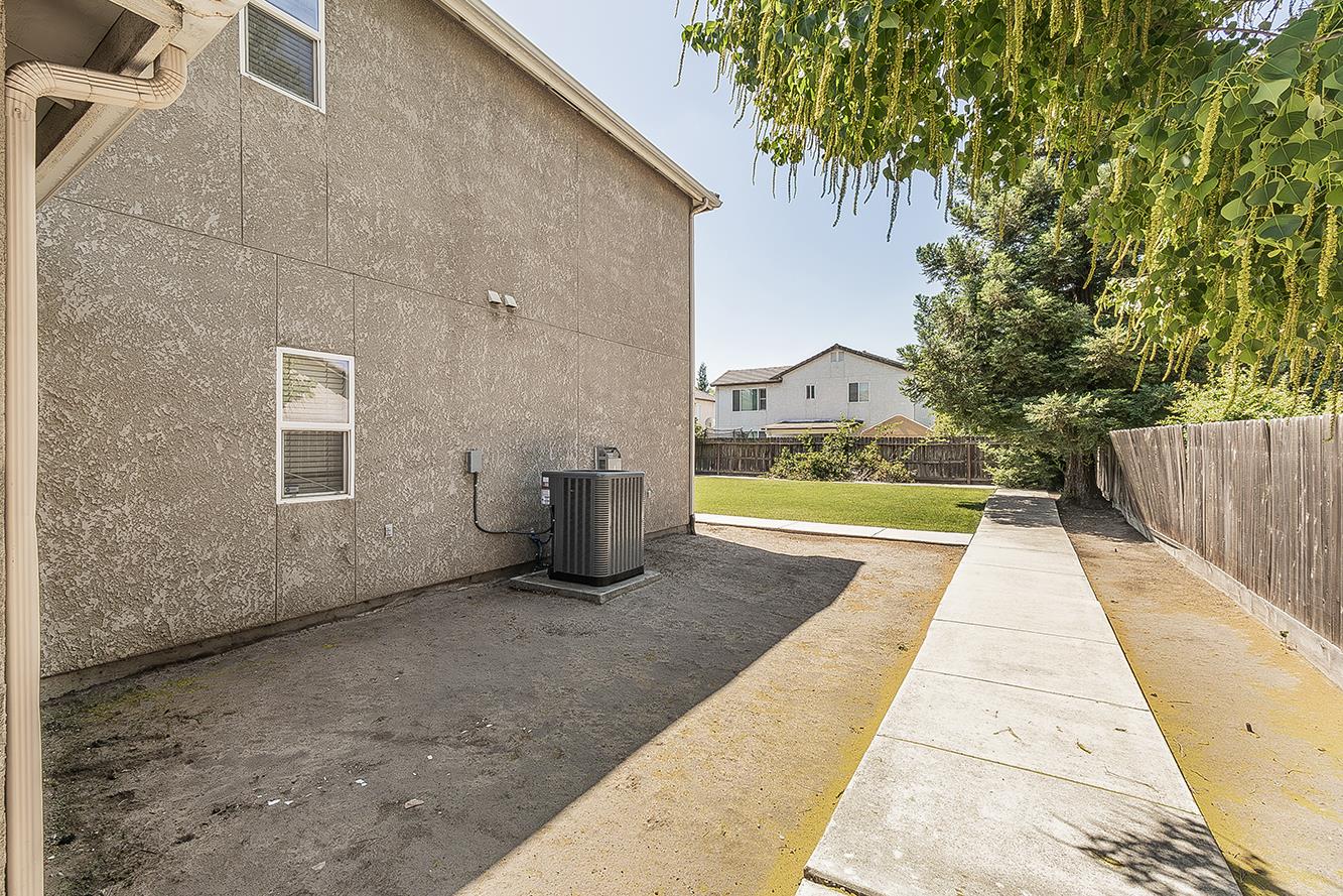 1948 Austin Ave, Clovis, CA 93611