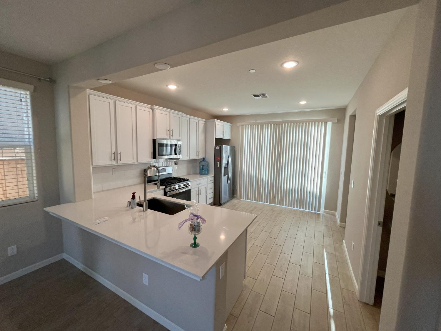 224 Arbor Dr S, Madera, CA 93636