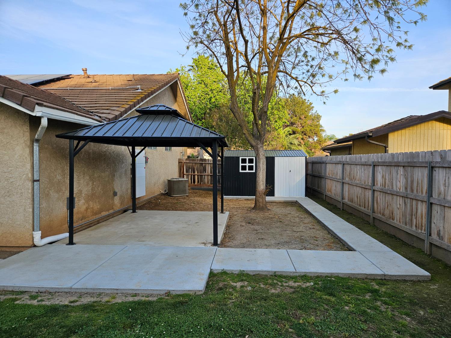 860 Mcarthur Ave, Clovis, CA 93611
