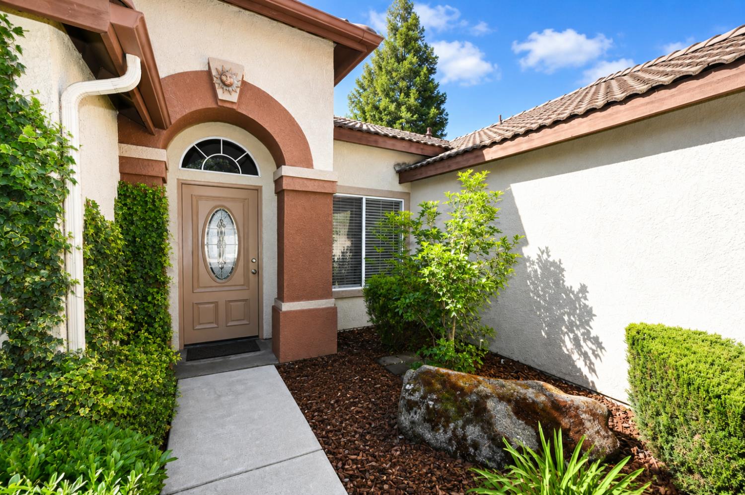 2615 E Pryor, Fresno, CA 93720