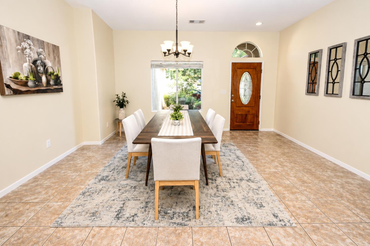 2615 E Pryor, Fresno, CA 93720
