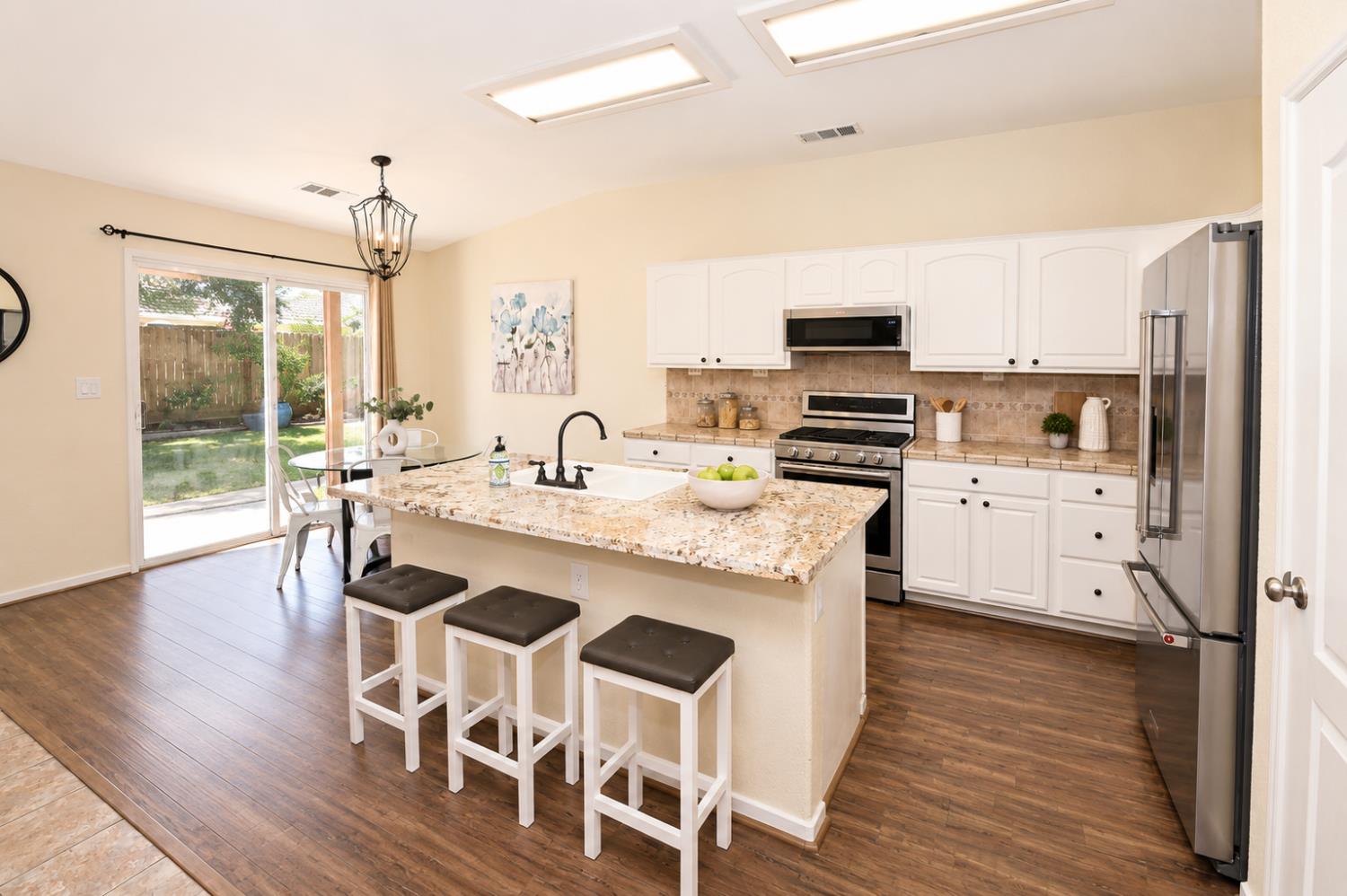 2615 E Pryor, Fresno, CA 93720