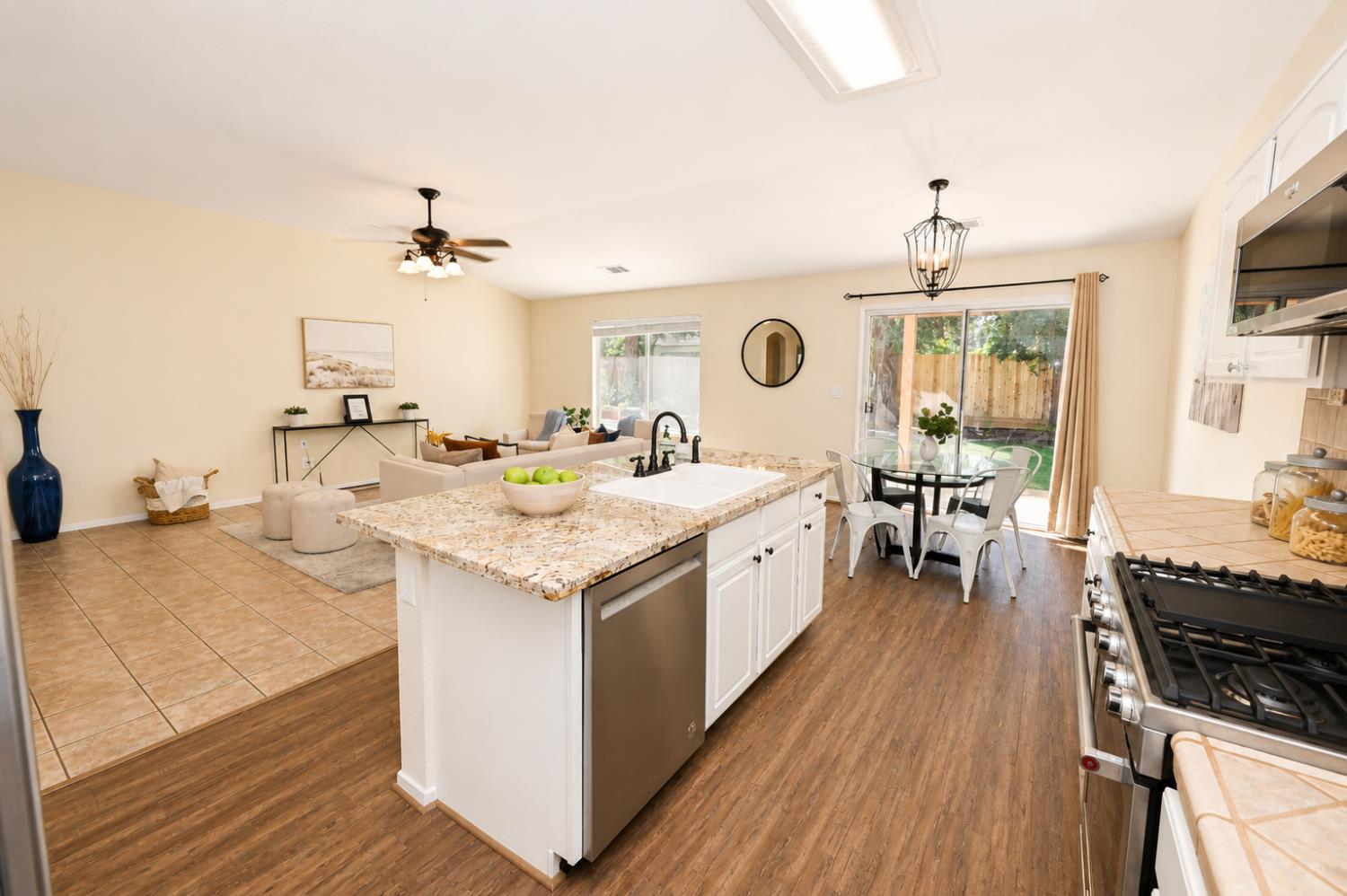 2615 E Pryor, Fresno, CA 93720
