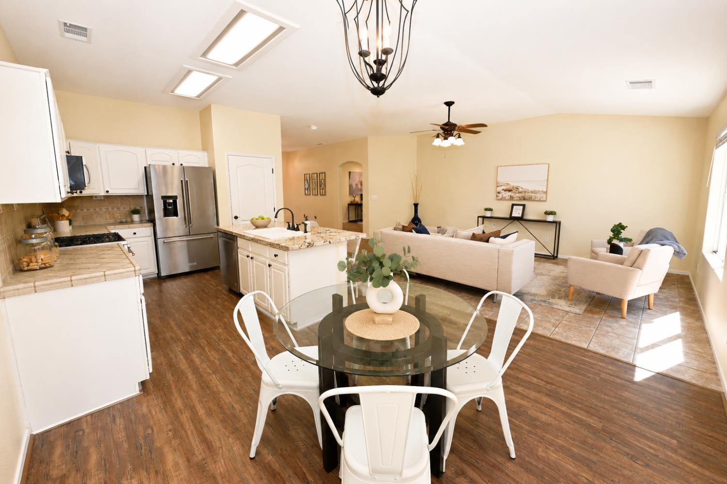 2615 E Pryor, Fresno, CA 93720