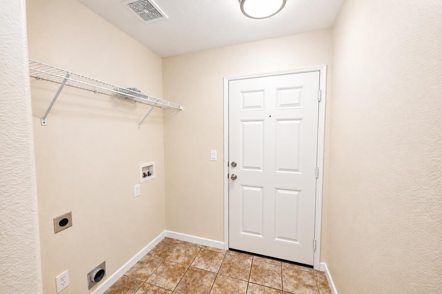 2615 E Pryor, Fresno, CA 93720