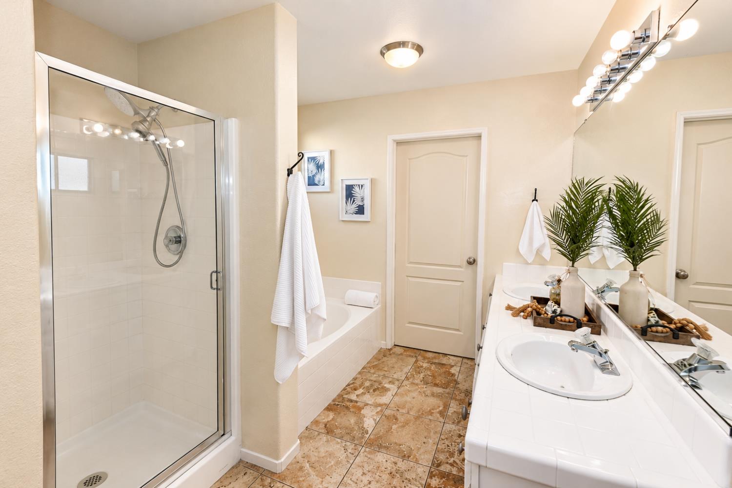 2615 E Pryor, Fresno, CA 93720