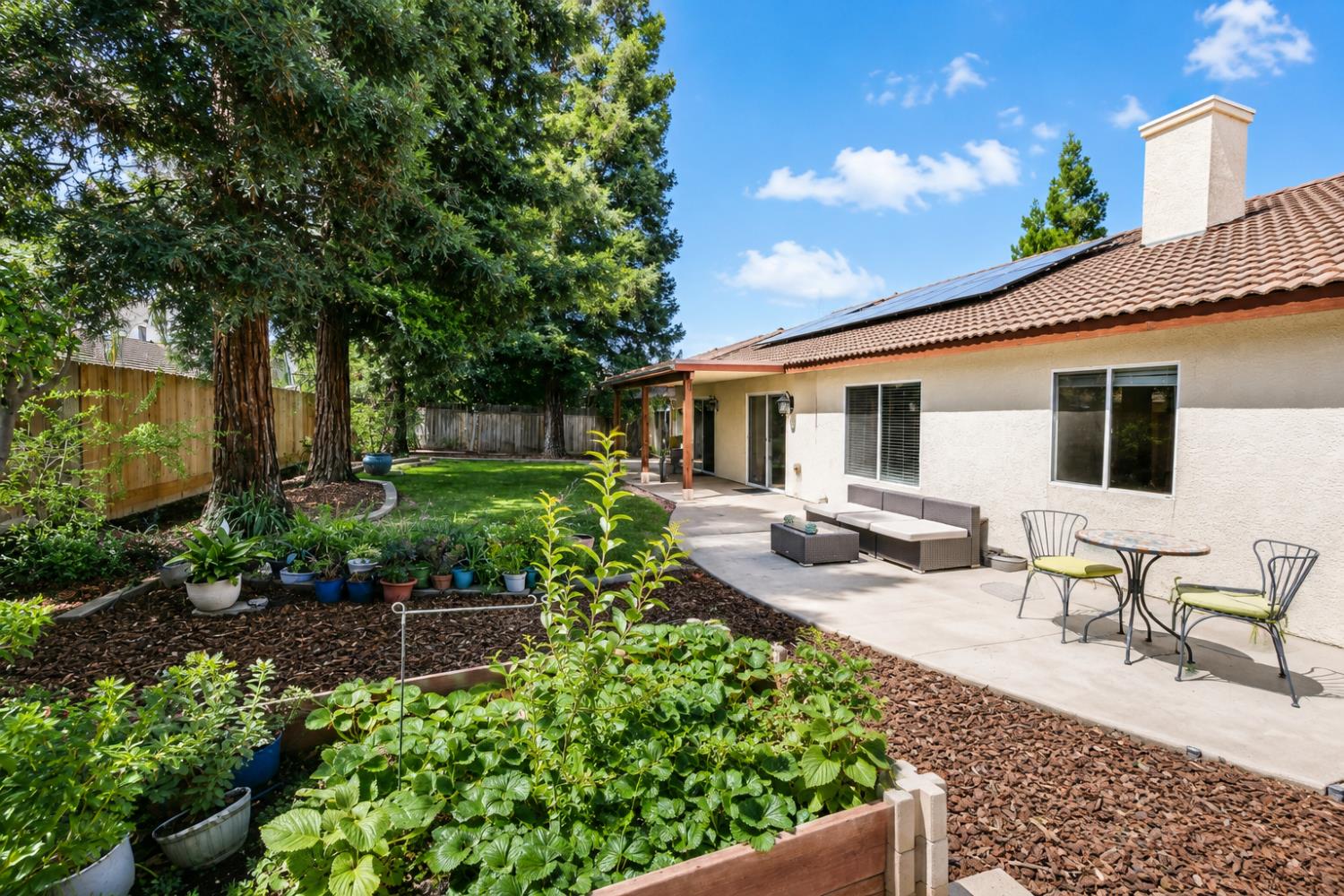 2615 E Pryor, Fresno, CA 93720