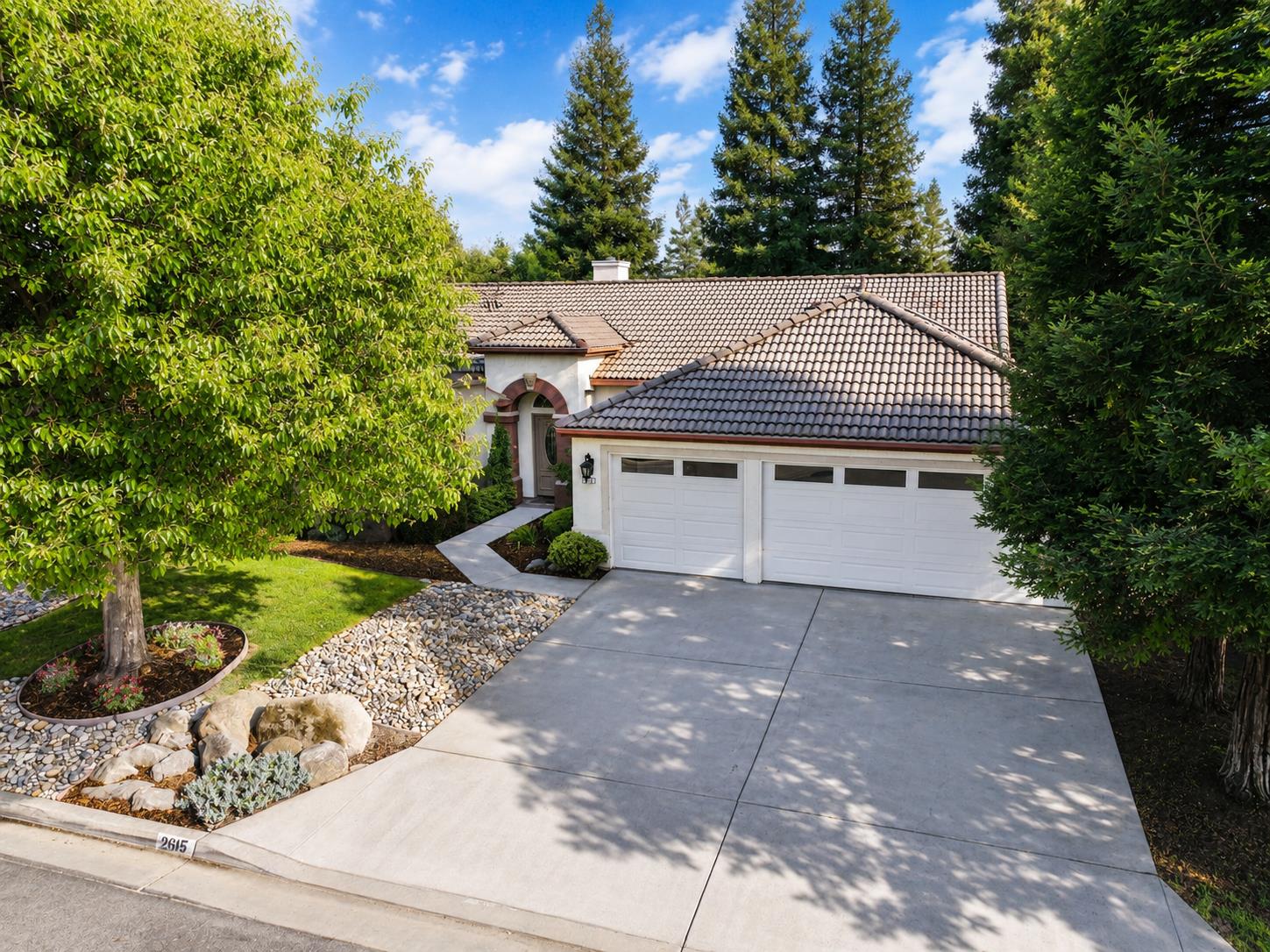 2615 E Pryor, Fresno, CA 93720