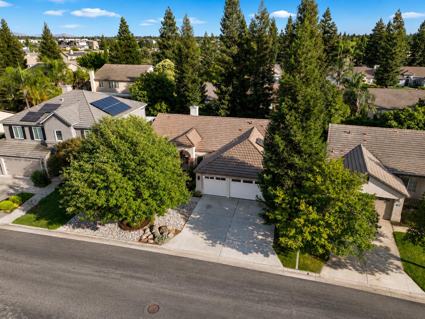 2615 E Pryor, Fresno, CA 93720