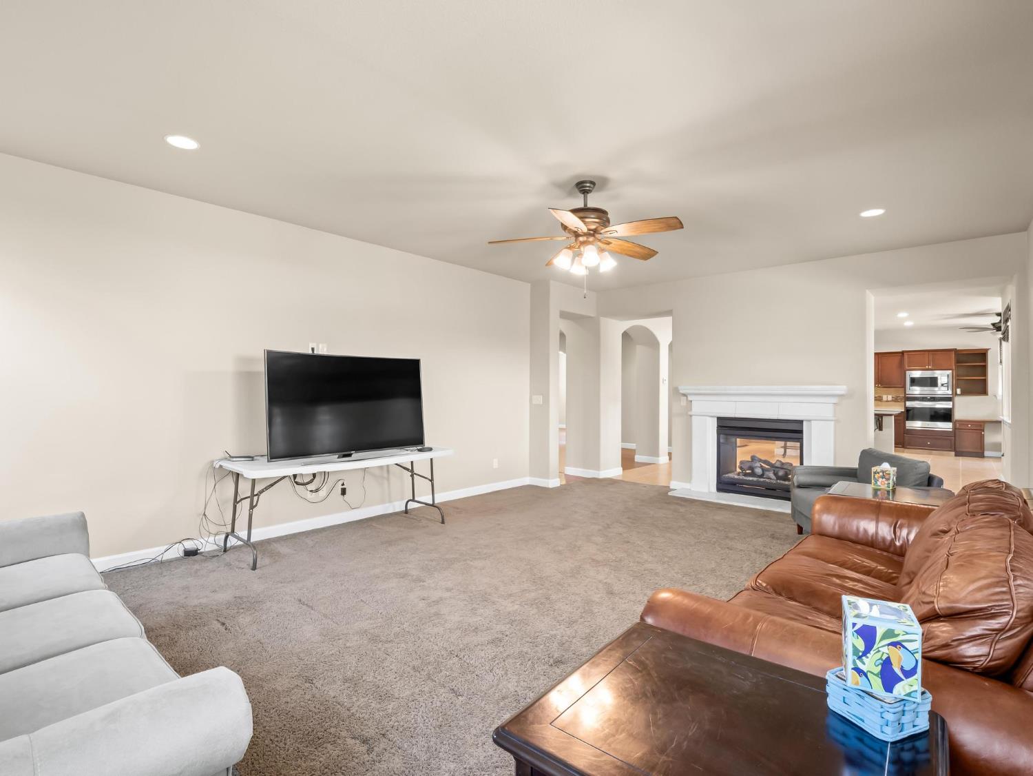 1178 Blackwood Ave, Clovis, CA 93619