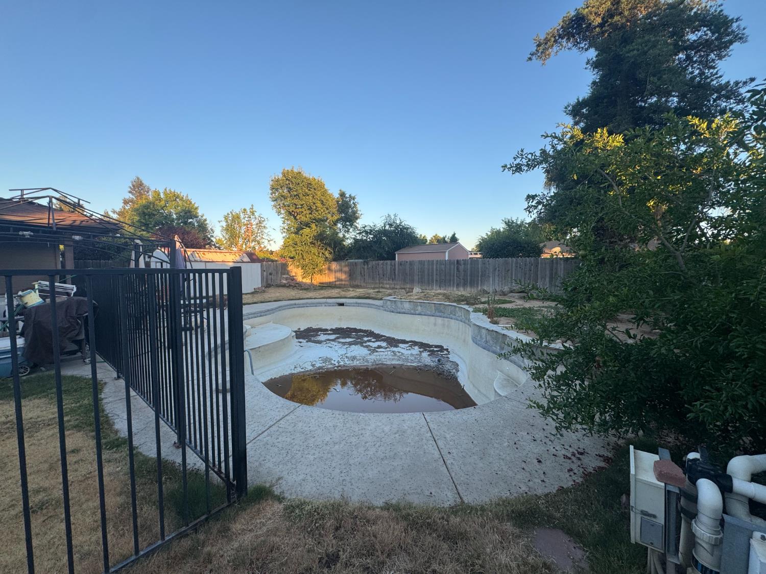 2047 E Palo Alto Ave, Fresno, CA 93710