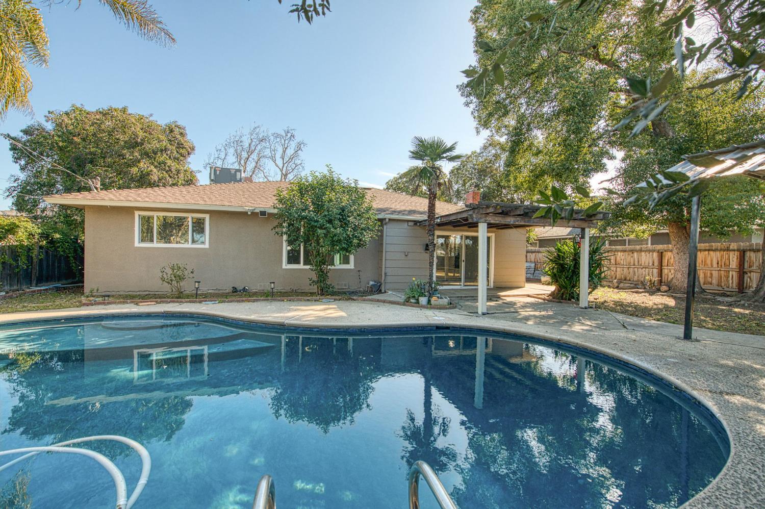 5435 N Bond St, Fresno, CA 93710