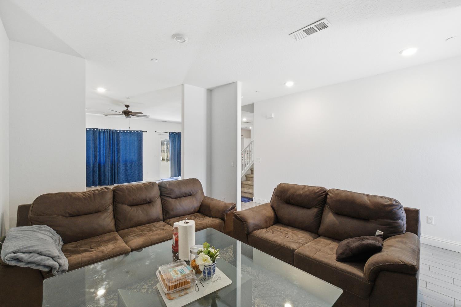 7052 W Poe Ave, Fresno, CA 93723