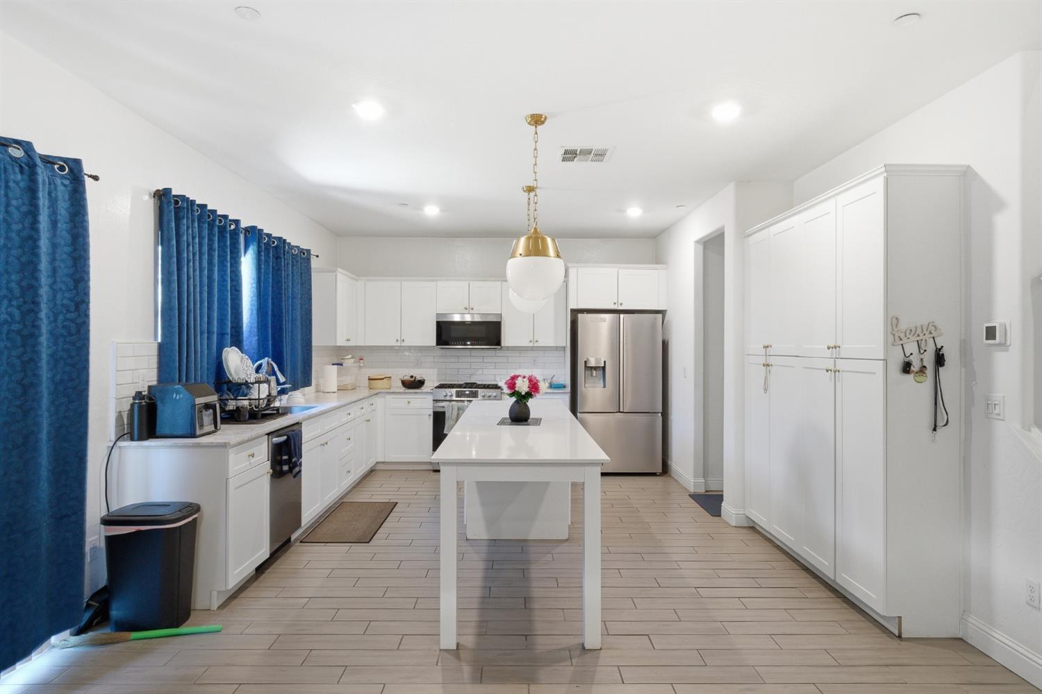 7052 W Poe Ave, Fresno, CA 93723