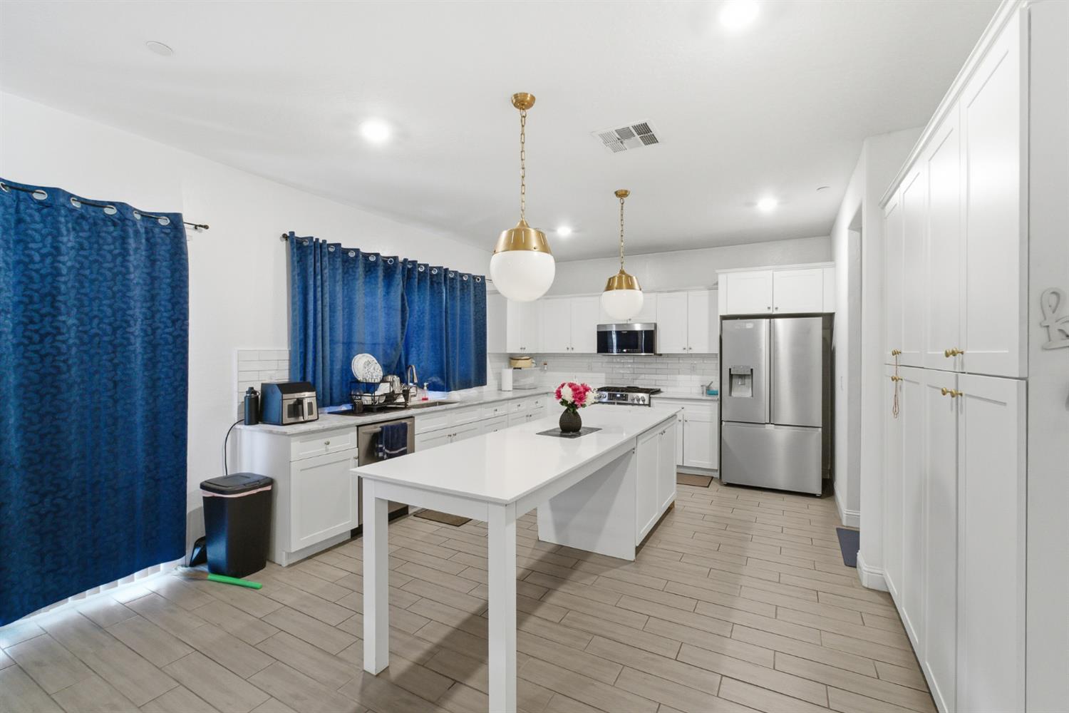 7052 W Poe Ave, Fresno, CA 93723