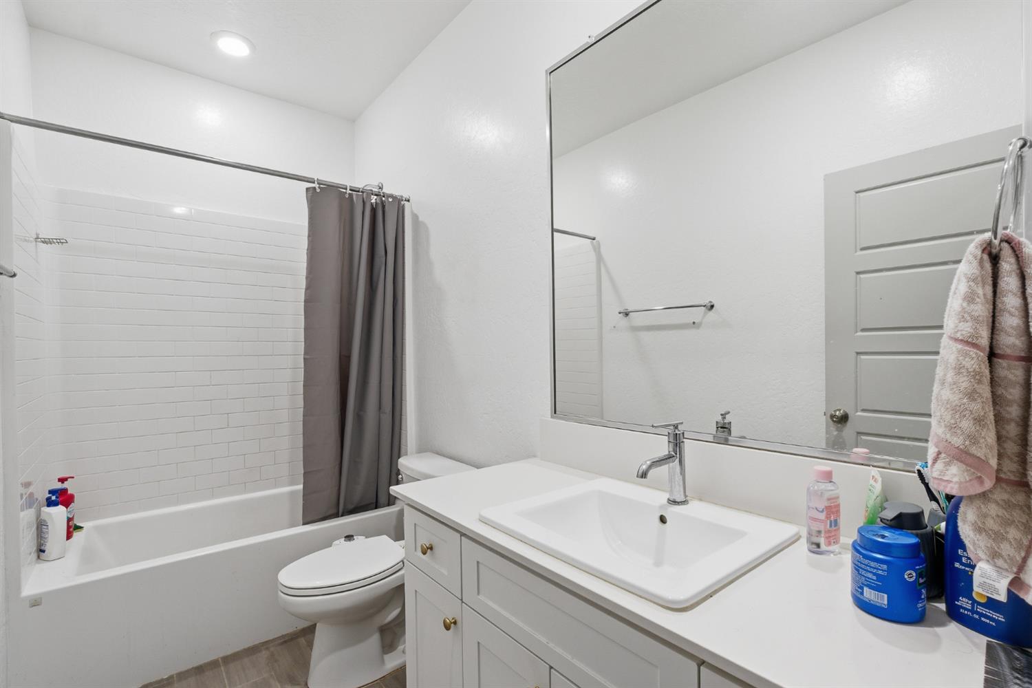 7052 W Poe Ave, Fresno, CA 93723