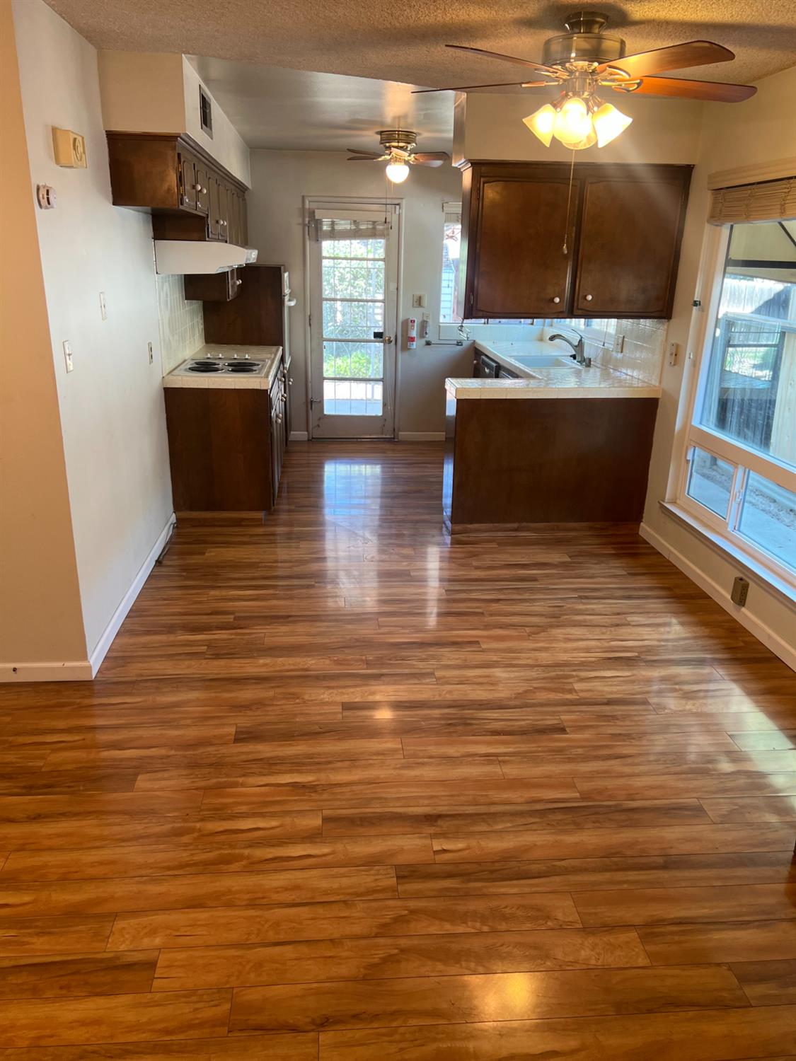 1572 E Sierra Ave, Fresno, CA 93710
