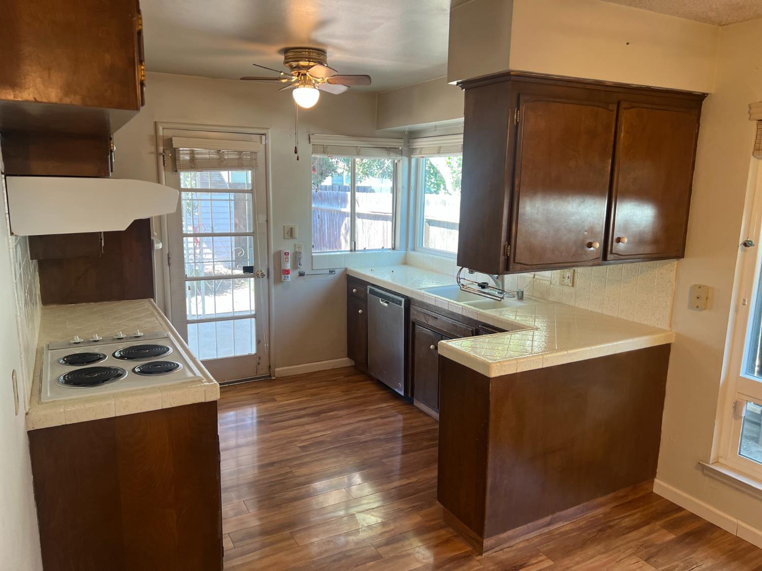 1572 E Sierra Ave, Fresno, CA 93710