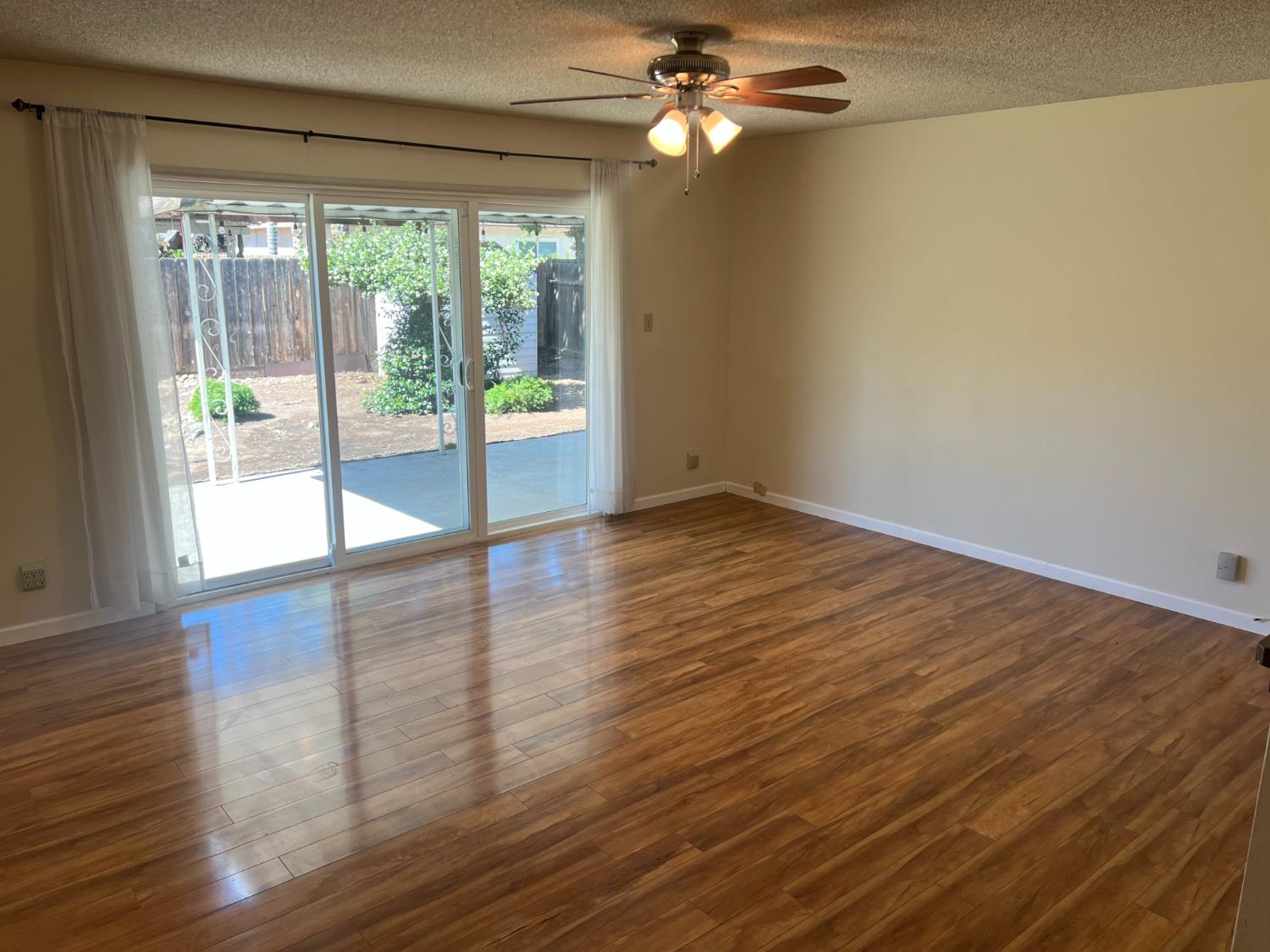 1572 E Sierra Ave, Fresno, CA 93710