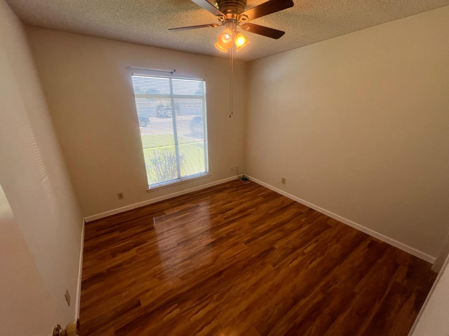 1572 E Sierra Ave, Fresno, CA 93710