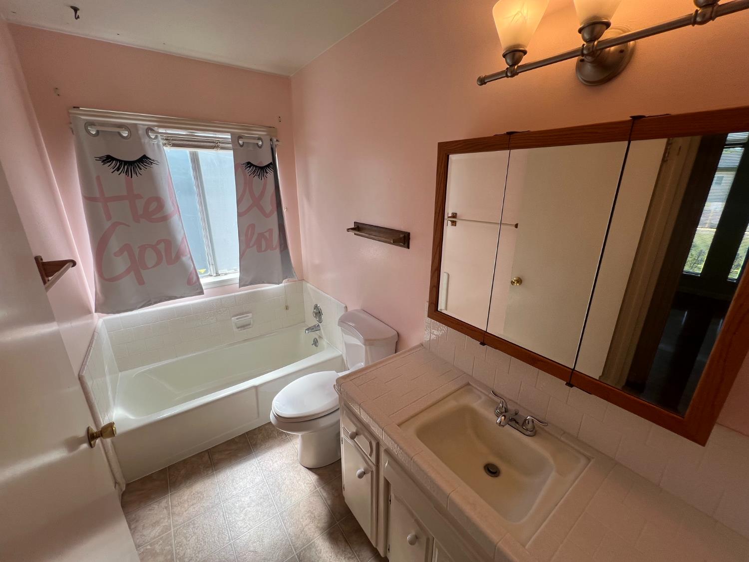 1572 E Sierra Ave, Fresno, CA 93710