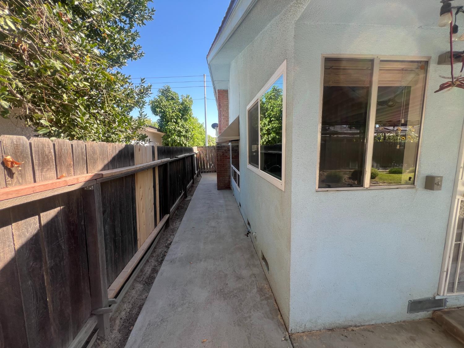 1572 E Sierra Ave, Fresno, CA 93710