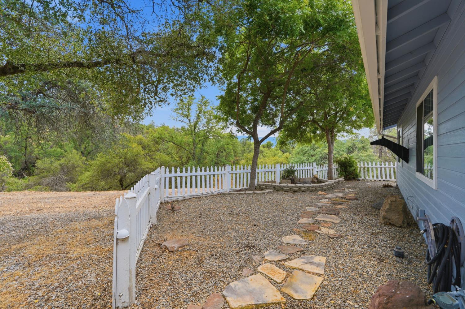 40872 Big Oak Flat Rd N, Oakhurst, CA 93644