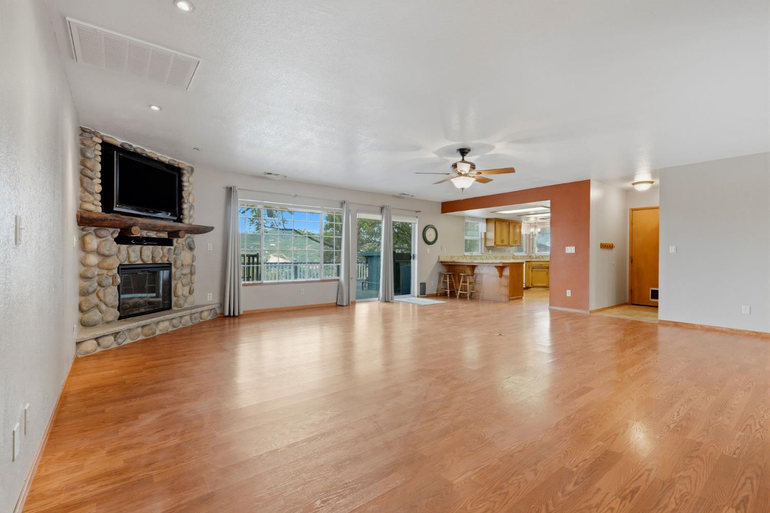 40872 Big Oak Flat Rd N, Oakhurst, CA 93644