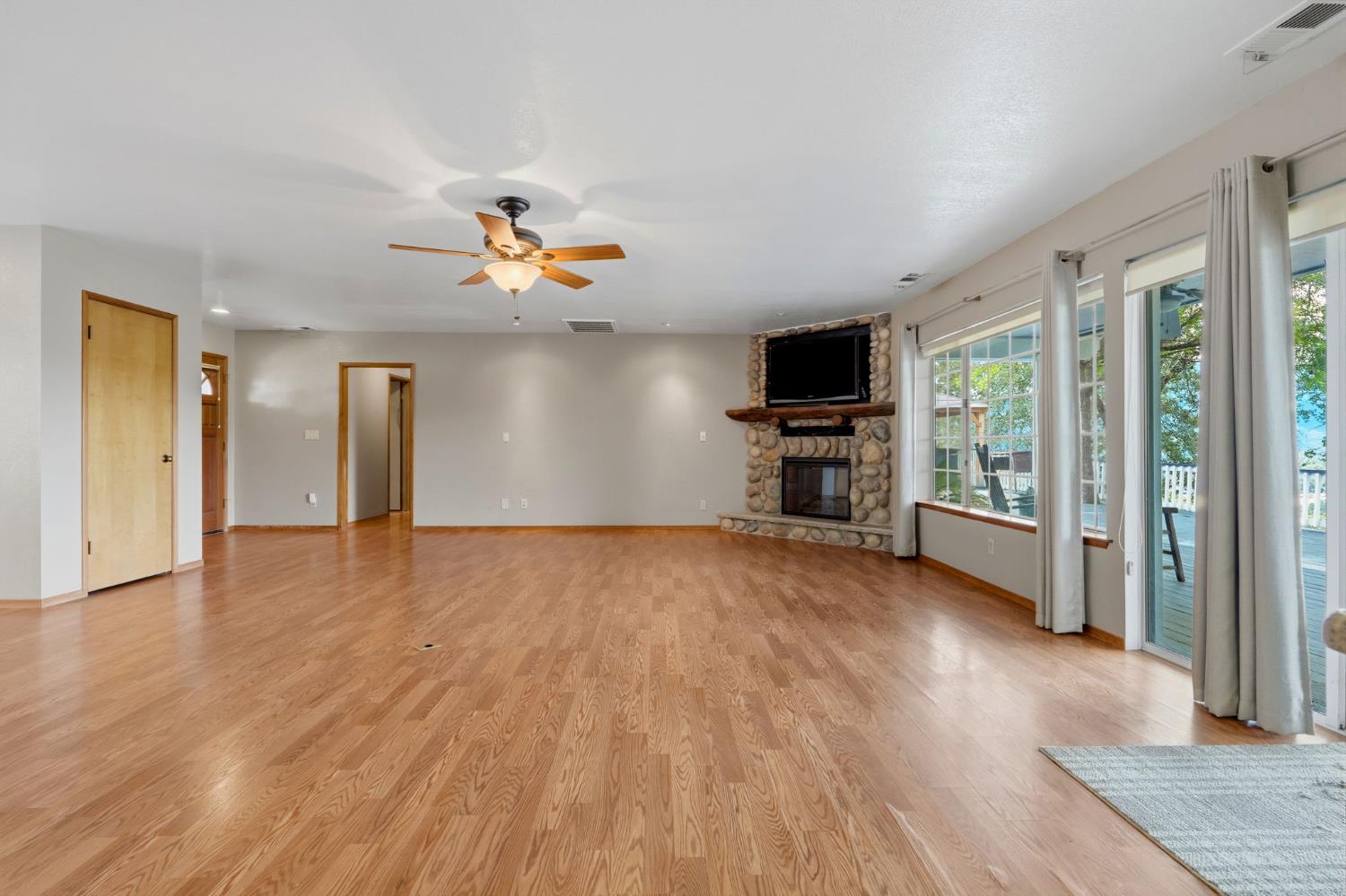 40872 Big Oak Flat Rd N, Oakhurst, CA 93644