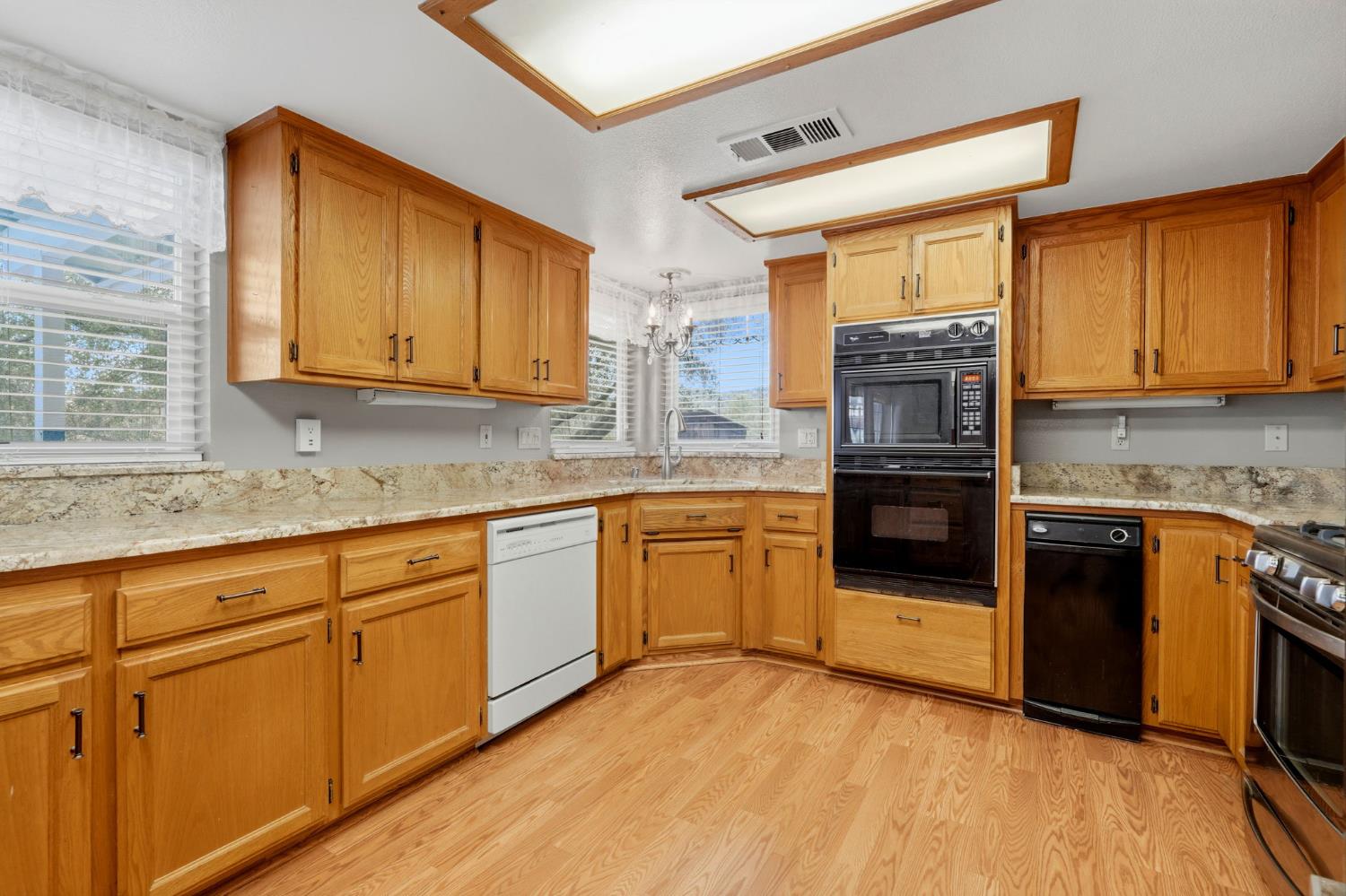 40872 Big Oak Flat Rd N, Oakhurst, CA 93644