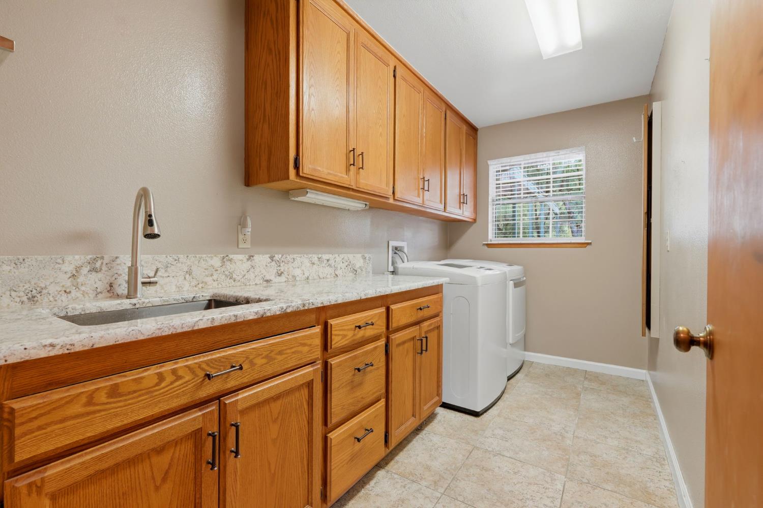 40872 Big Oak Flat Rd N, Oakhurst, CA 93644