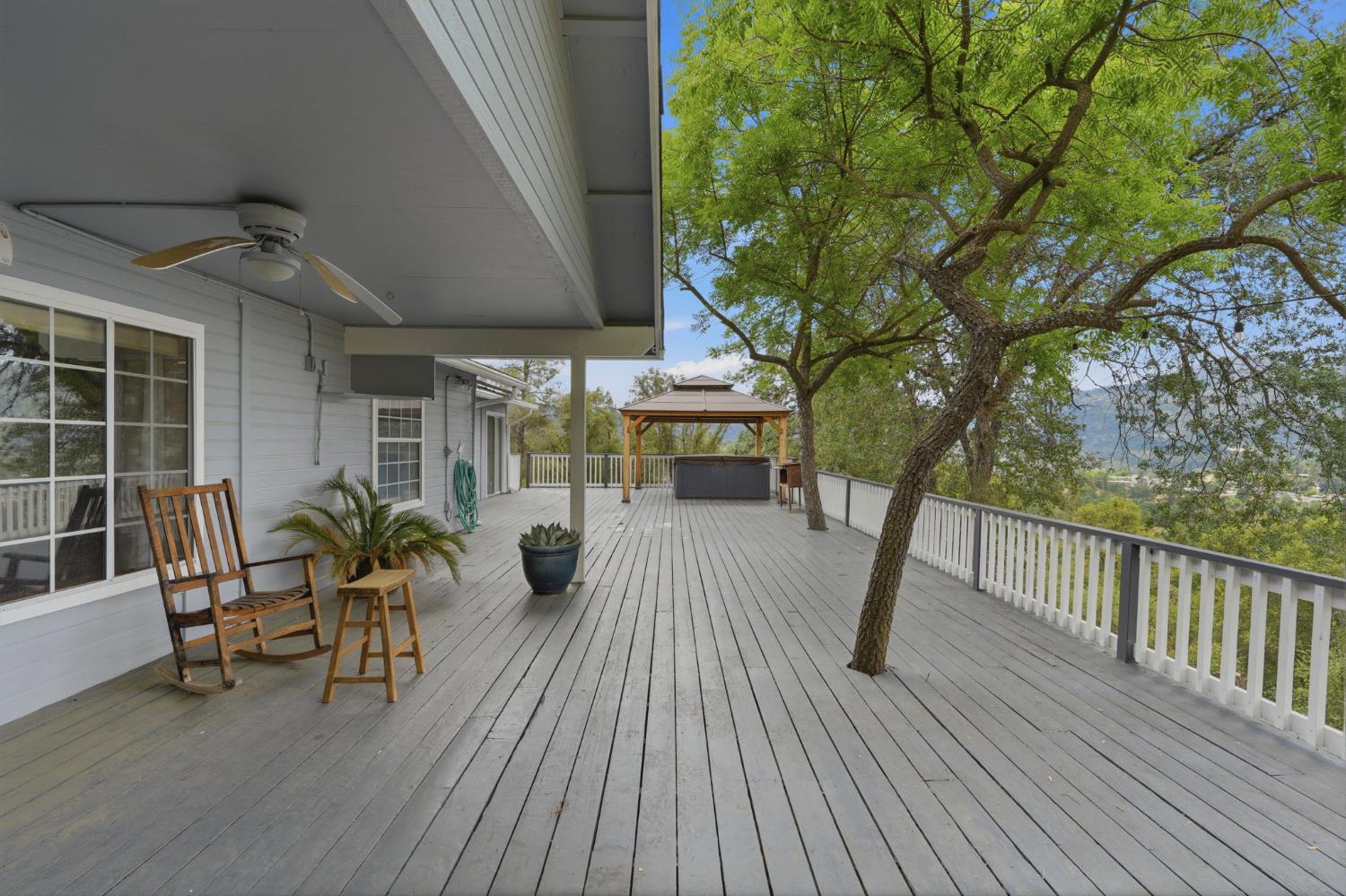 40872 Big Oak Flat Rd N, Oakhurst, CA 93644