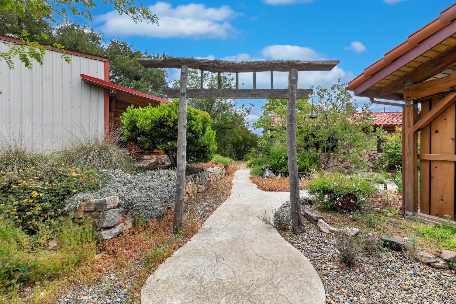 32115 Rock Hill Ln, Auberry, CA 93602