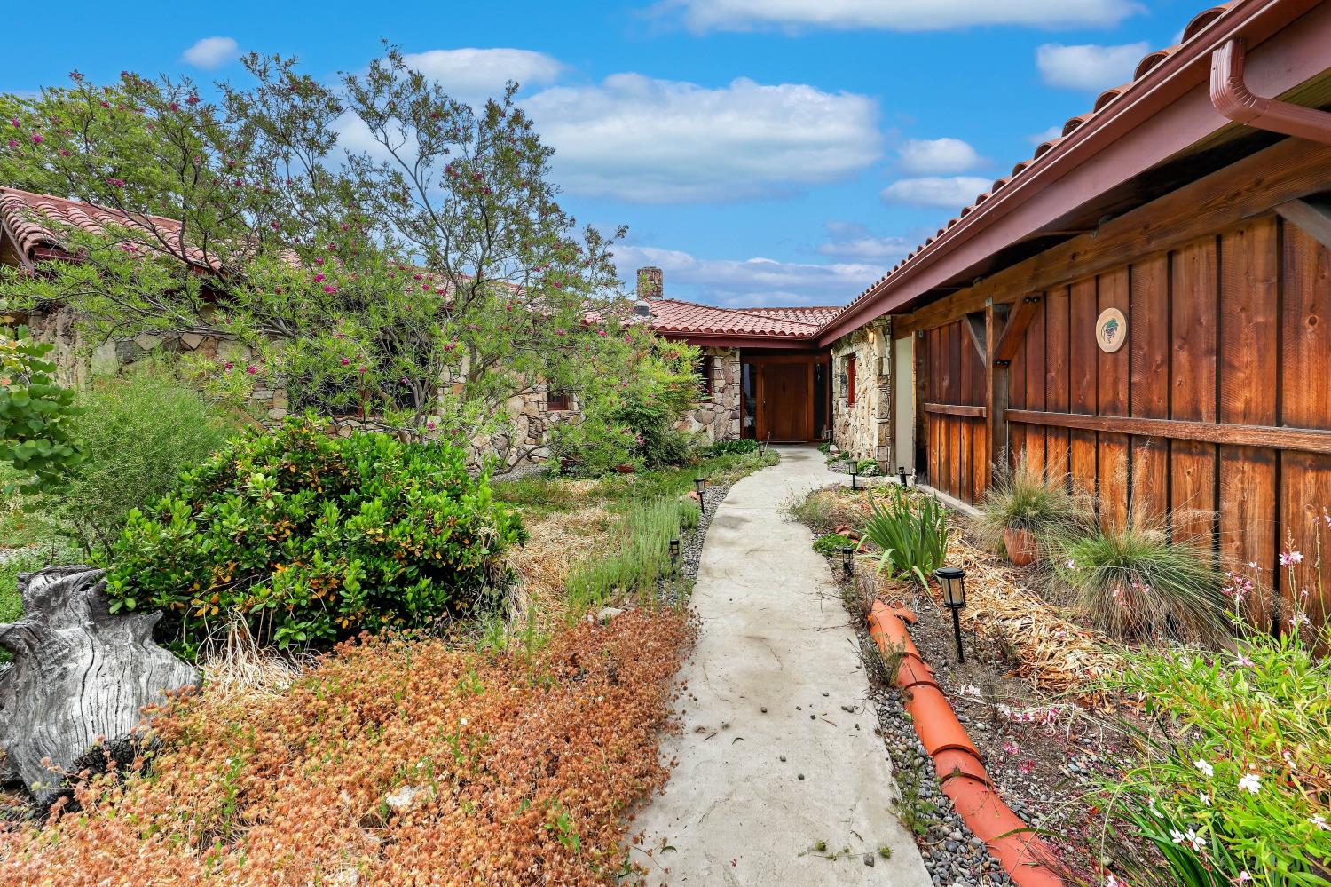 32115 Rock Hill Ln, Auberry, CA 93602