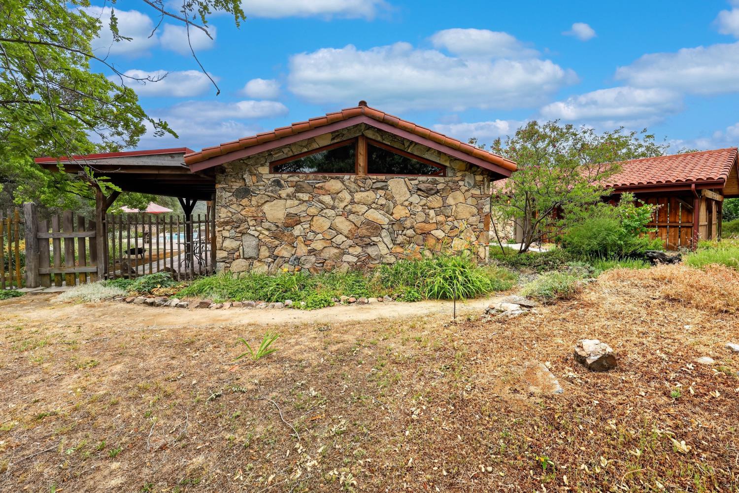 32115 Rock Hill Ln, Auberry, CA 93602