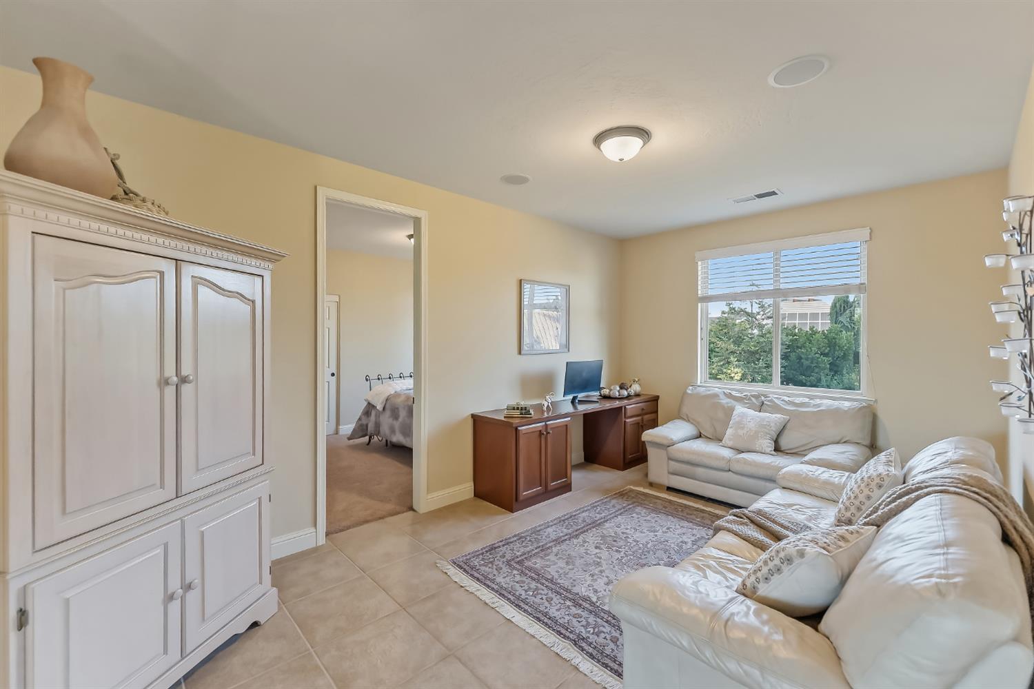 5673 N Sycamore Ave, Fresno, CA 93723