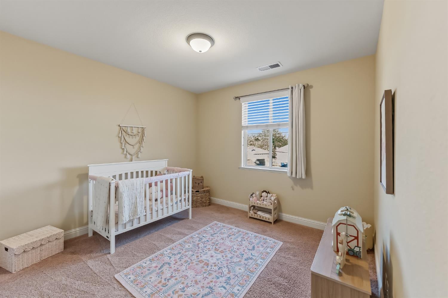 5673 N Sycamore Ave, Fresno, CA 93723