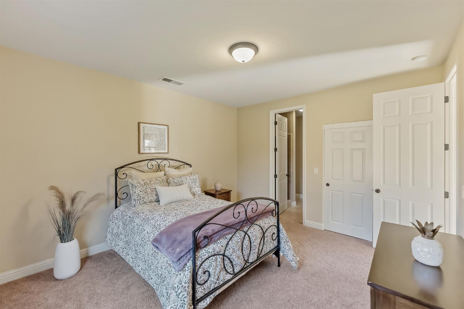 5673 N Sycamore Ave, Fresno, CA 93723