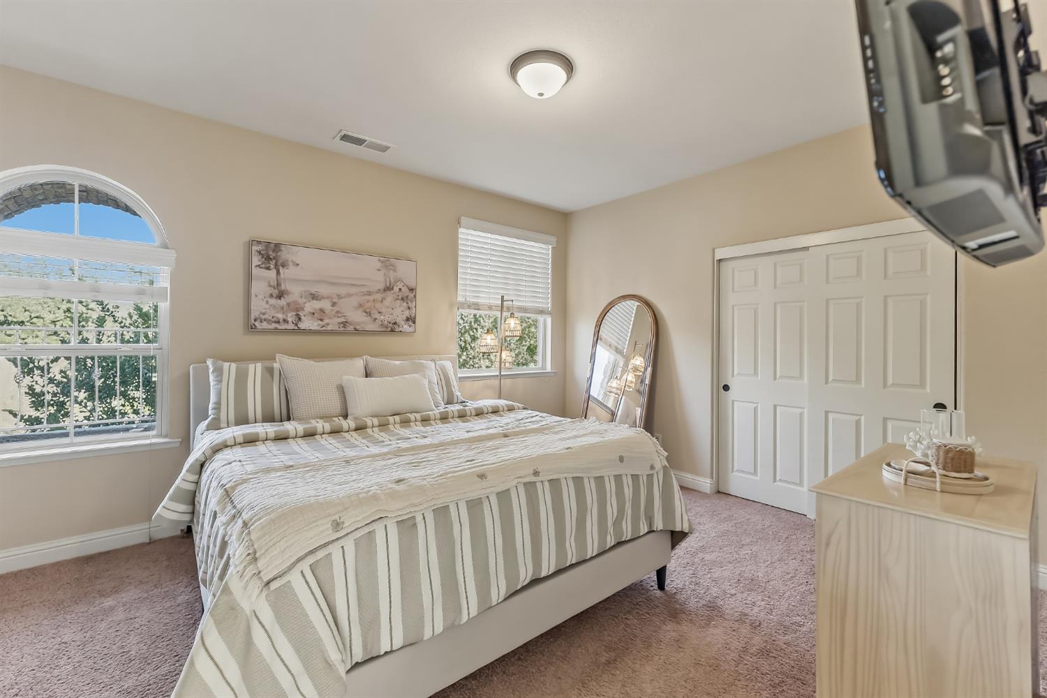5673 N Sycamore Ave, Fresno, CA 93723