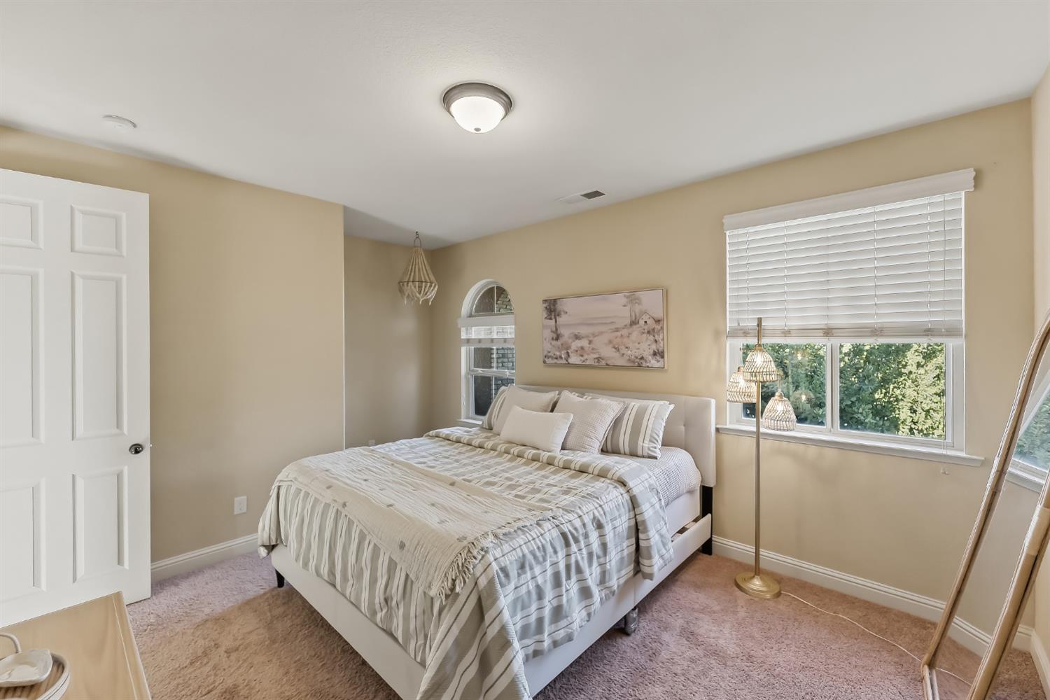 5673 N Sycamore Ave, Fresno, CA 93723