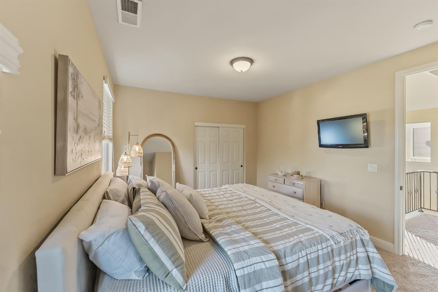 5673 N Sycamore Ave, Fresno, CA 93723