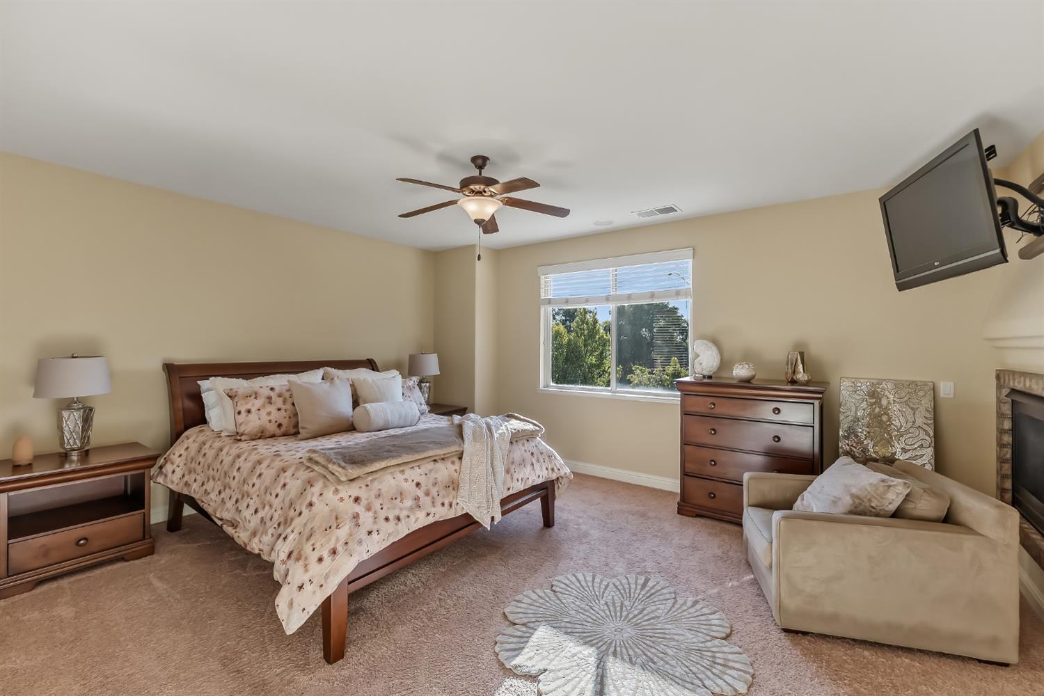 5673 N Sycamore Ave, Fresno, CA 93723