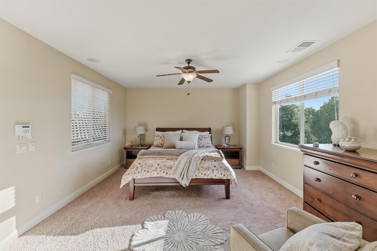 5673 N Sycamore Ave, Fresno, CA 93723
