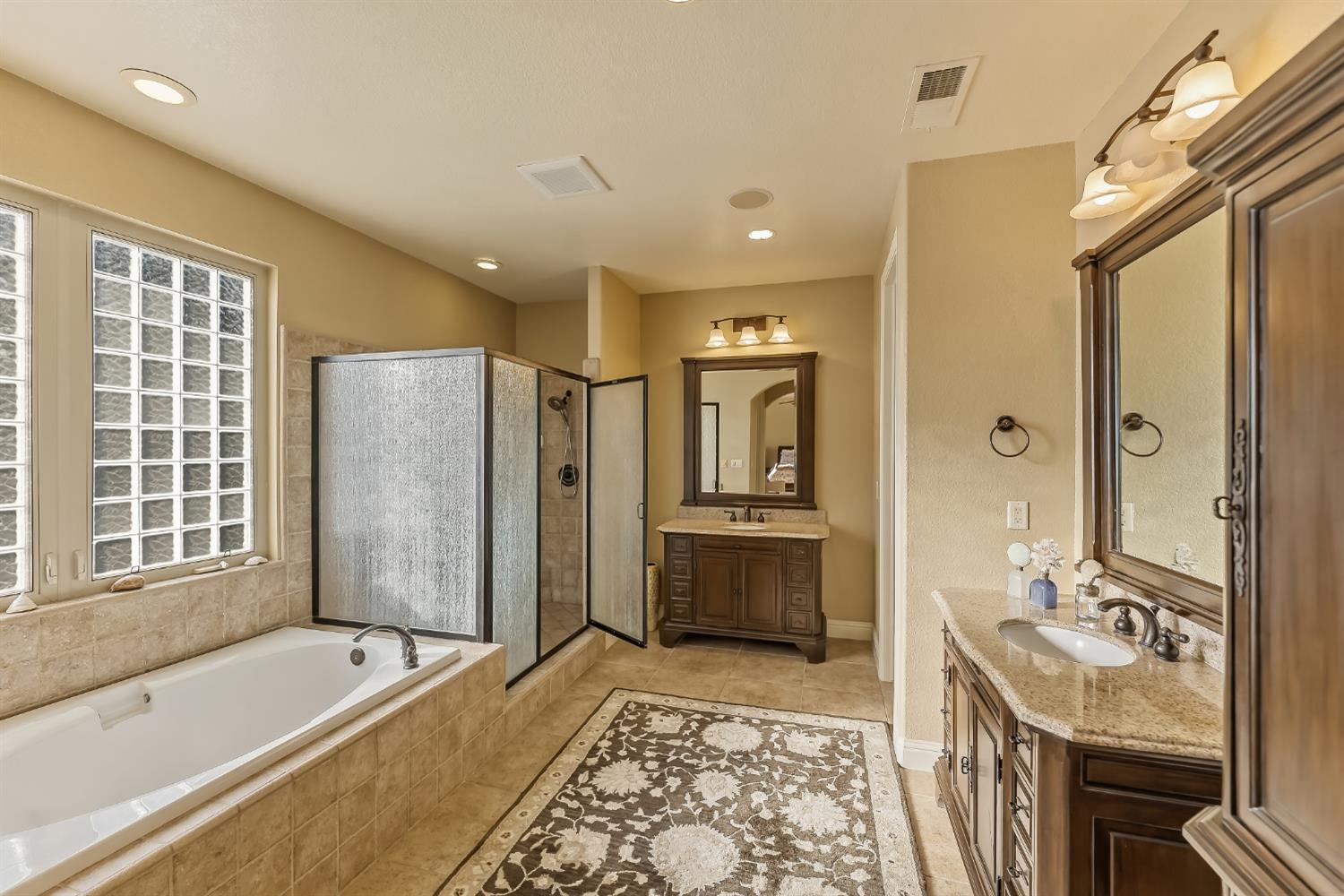 5673 N Sycamore Ave, Fresno, CA 93723