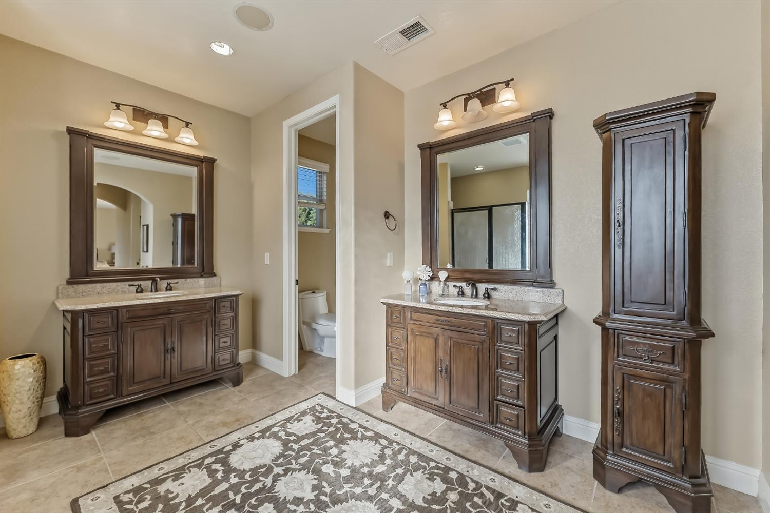 5673 N Sycamore Ave, Fresno, CA 93723