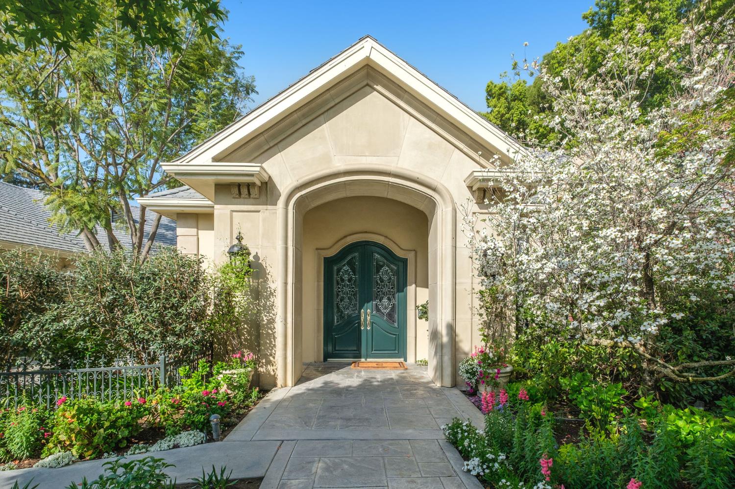5811 N Forkner Ave, Fresno, CA 93711