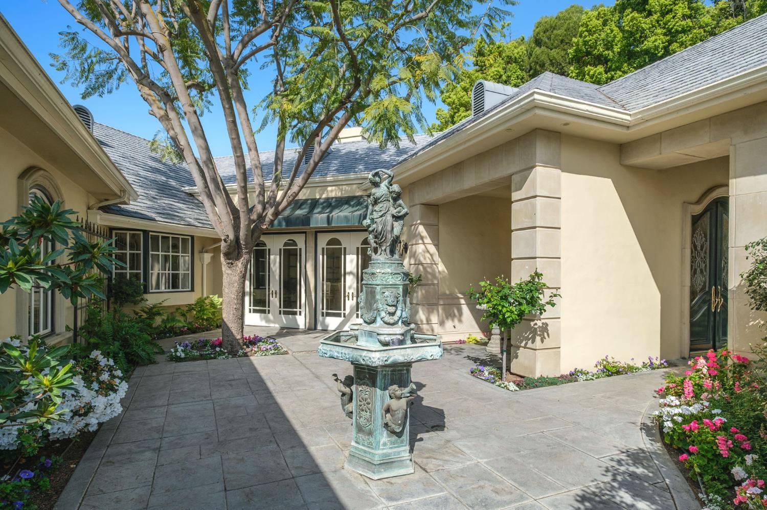 5811 N Forkner Ave, Fresno, CA 93711